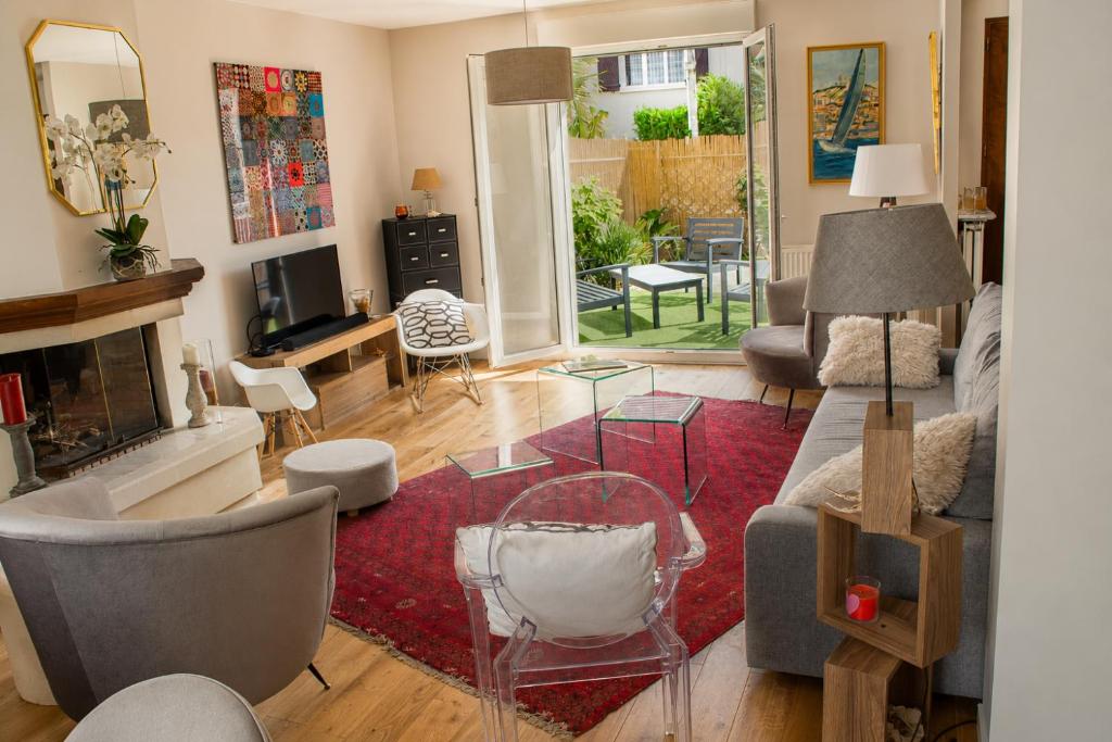 a living room with a couch and a fireplace at Le Forest - Saint-Cyr-l'École in Saint-Cyr-lʼÉcole