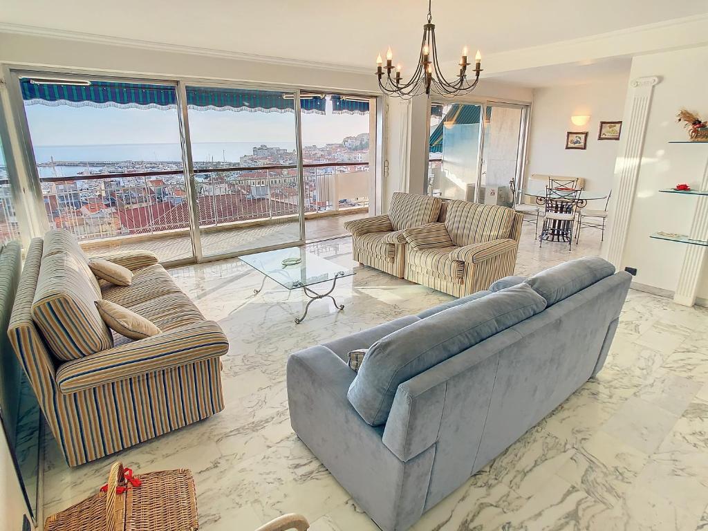 Sea view 2 bdr 2 baths central 312 ac