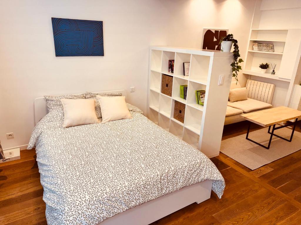 Spacious Studio - Central Paris