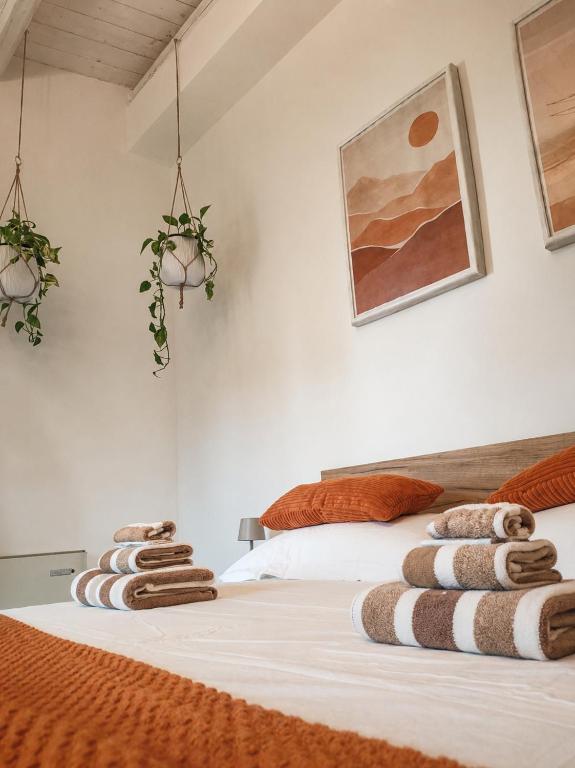 a bedroom with a bed with towels on it at Orizzonti in Ortona