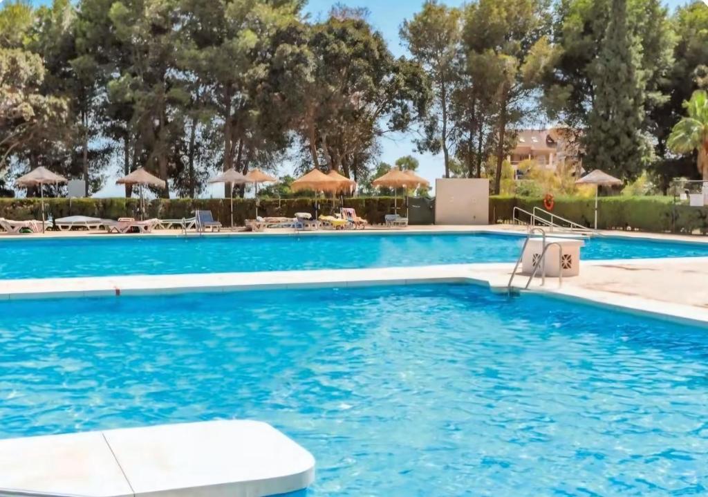 Cozy Apartment - Terrace and Pools