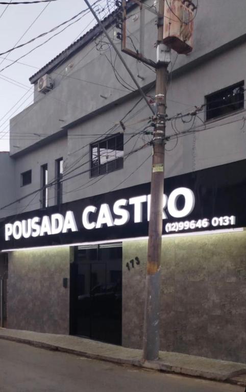 a sign on the side of a building at Pousada Castro in Aparecida