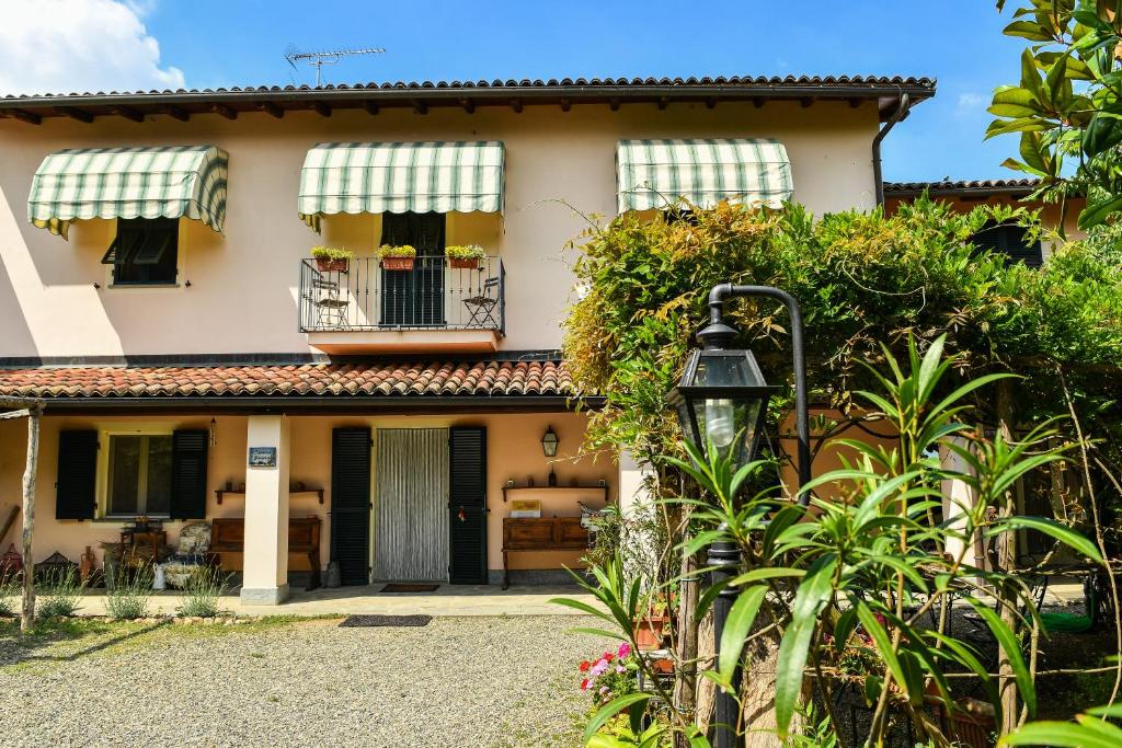 a house with two windows and a balcony at Cascina Folletto in Novi Ligure