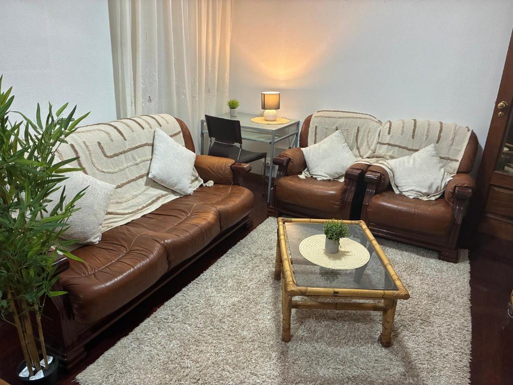 a living room with two couches and a coffee table at Geninha Stay Aveiro in Aveiro