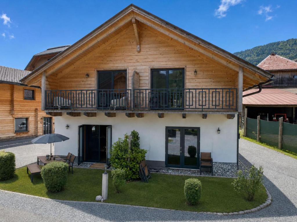 a house with a balcony on the front of it at Rattendorf 22A in Rattendorf