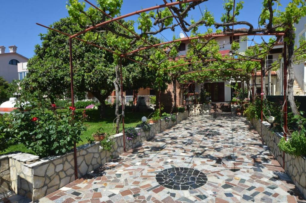 Apartments with parking space Rovinj - 27697