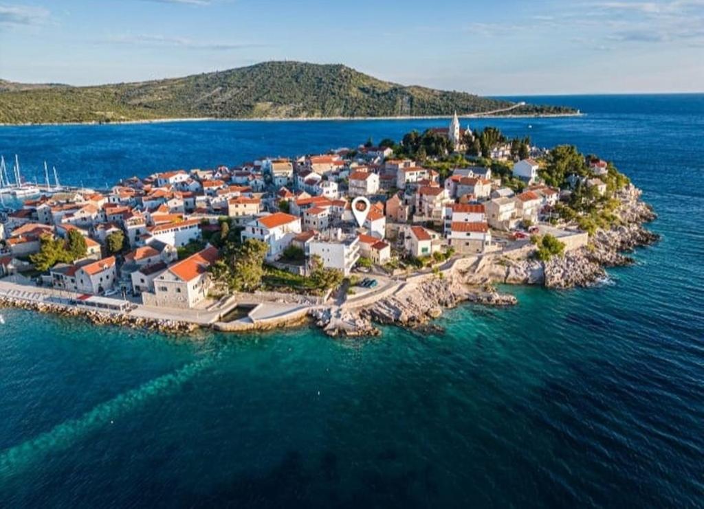Apartments by the sea Primosten - 27876