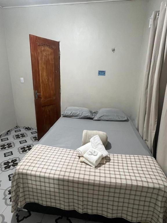 a bedroom with two beds with towels on it at Cantinho do Romeu in Soure