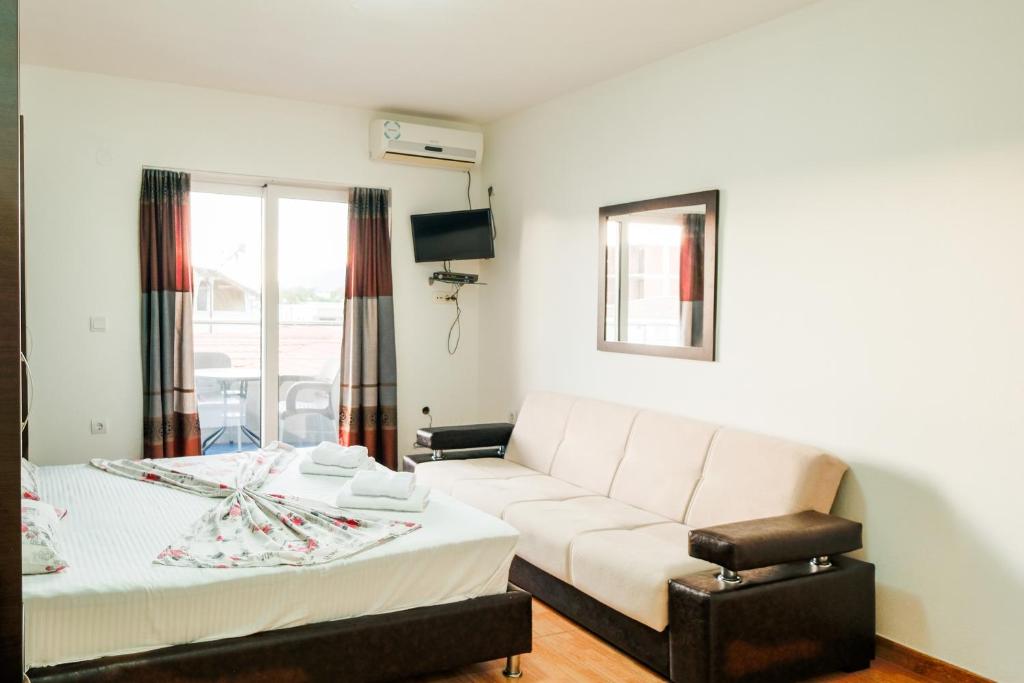 a living room with a couch and a table at Aparthotel Noldina in Donji Štoj
