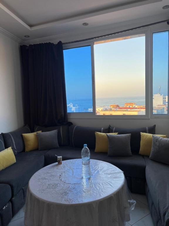 a living room with a couch and a table at Mdiaq in M'diq
