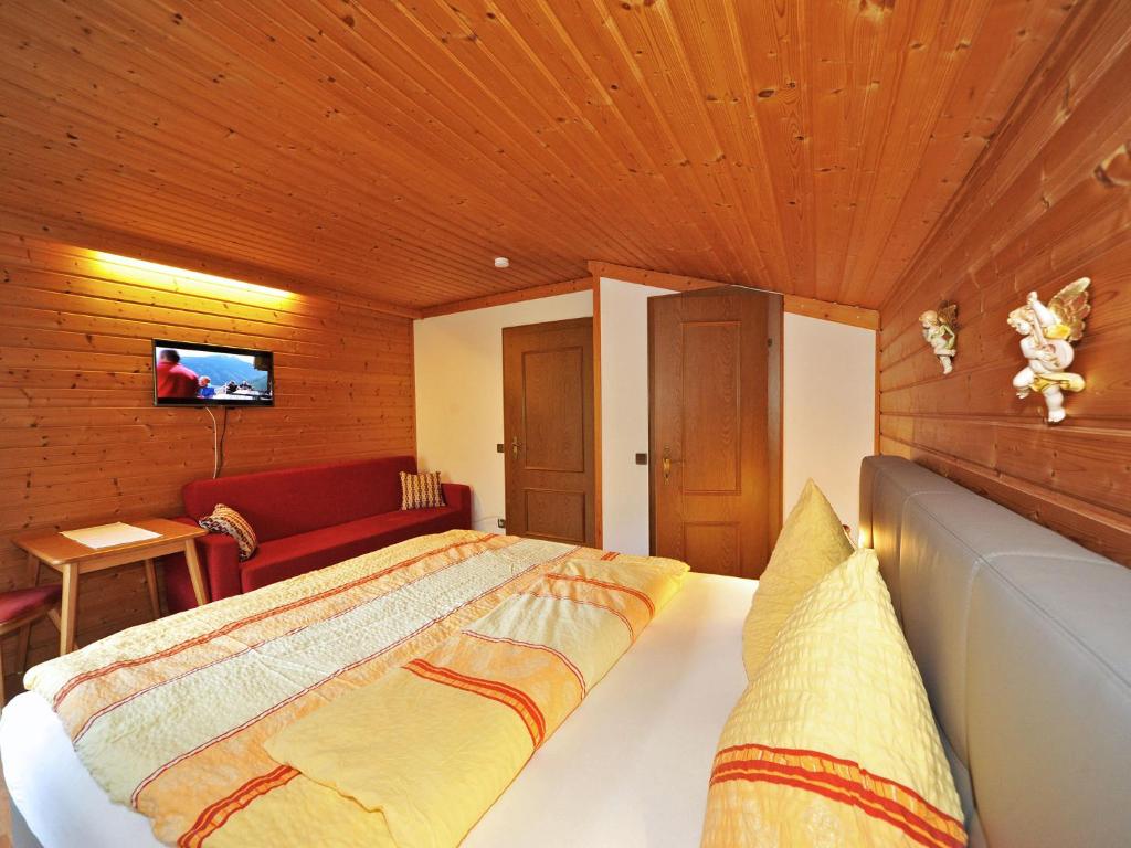 Televízia a/alebo spoločenská miestnosť v ubytovaní Haus Hasslacher