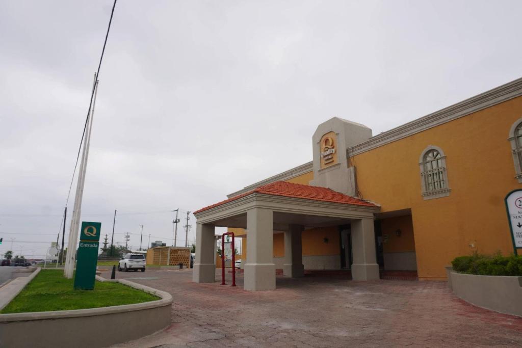a gas station on the side of a street at Quality Inn Piedras Negras in Piedras Negras