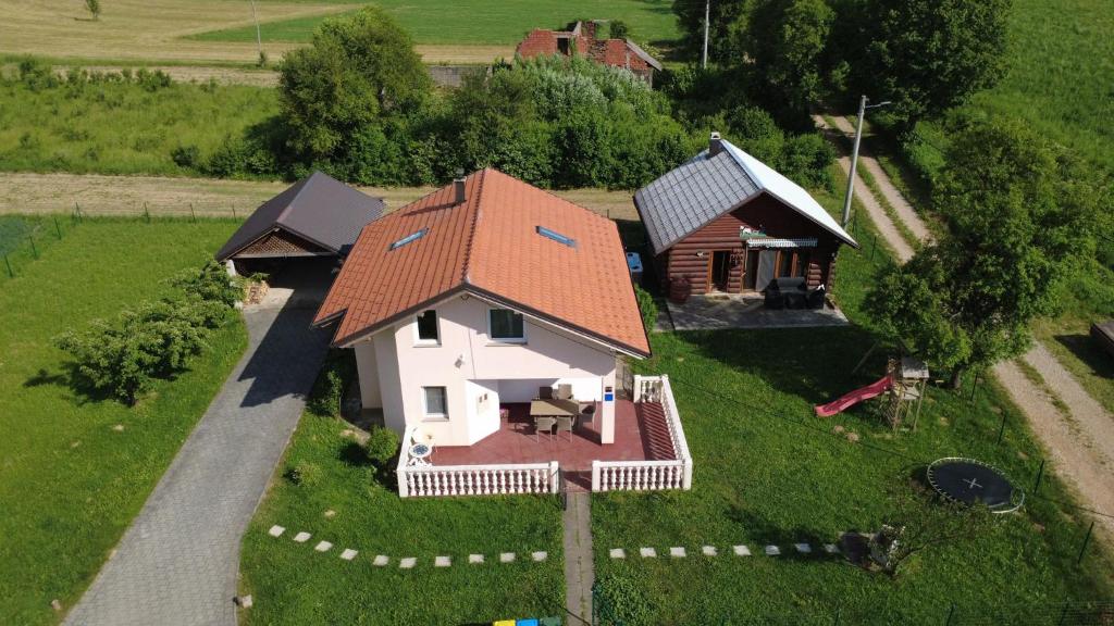 an overhead view of a small house on a green field at Kuća za odmor Brlog in Otočac