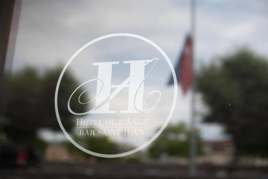 Certifikát, hodnocení, plakát nebo jiný dokument vystavený v ubytování Hôtel de l'Ange