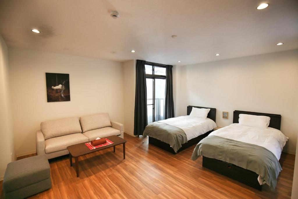 DJX2F Spacious 68 sqm Family Home near Asakusa 1 Double Bed 2 Small Double Beds 1 Sofa Bed Double Washbasin Sleeps 6