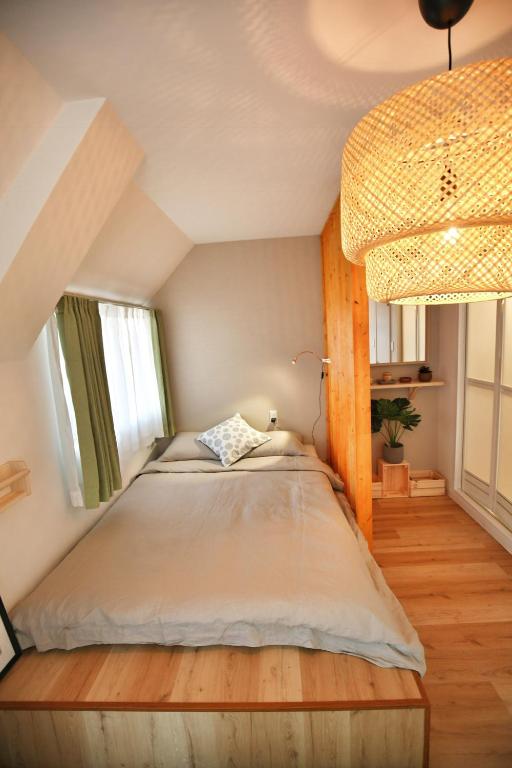 BRT301 Family Room, Double Bed & Single Futon