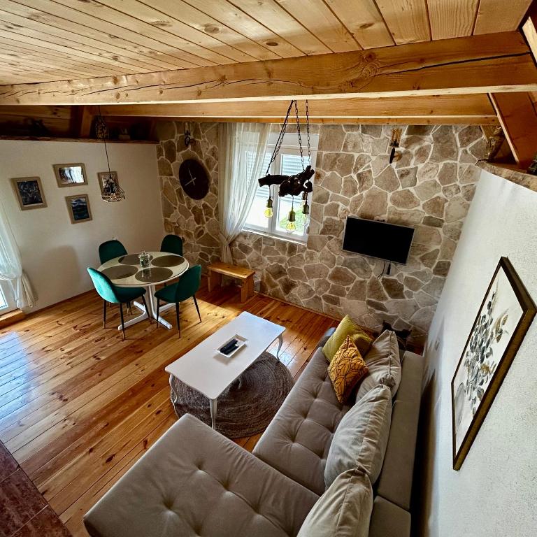 a living room with a couch and a table at Apartman Djina Zabljak in Žabljak