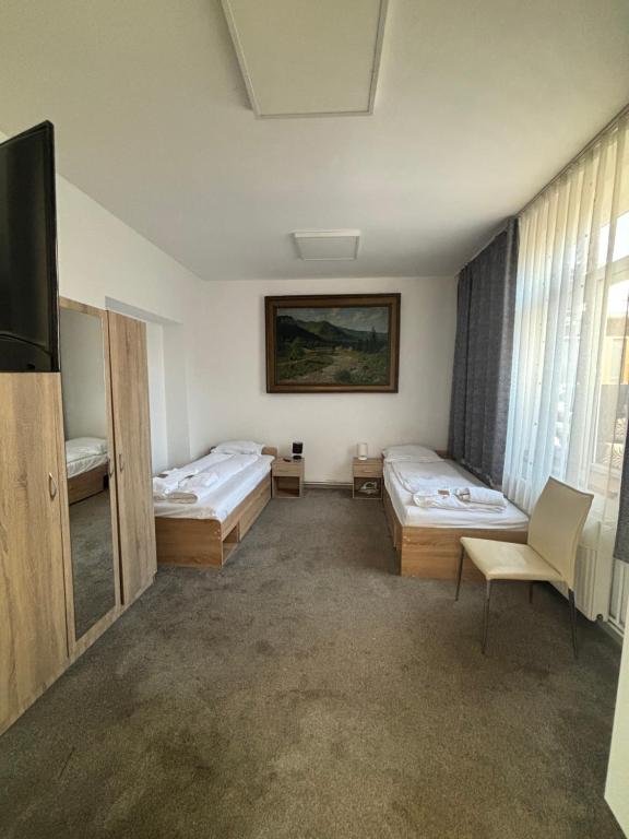 a room with two beds and a tv in it at Twin-Tam House in Timişoara