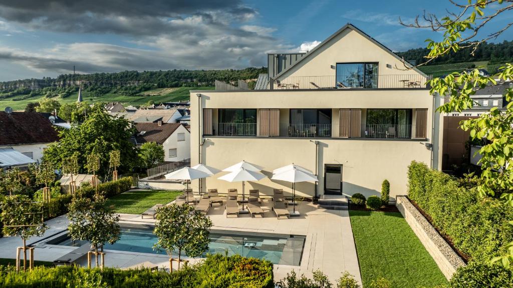 an aerial view of a house with a swimming pool at Weingut und Gästehaus Apel in Nittel