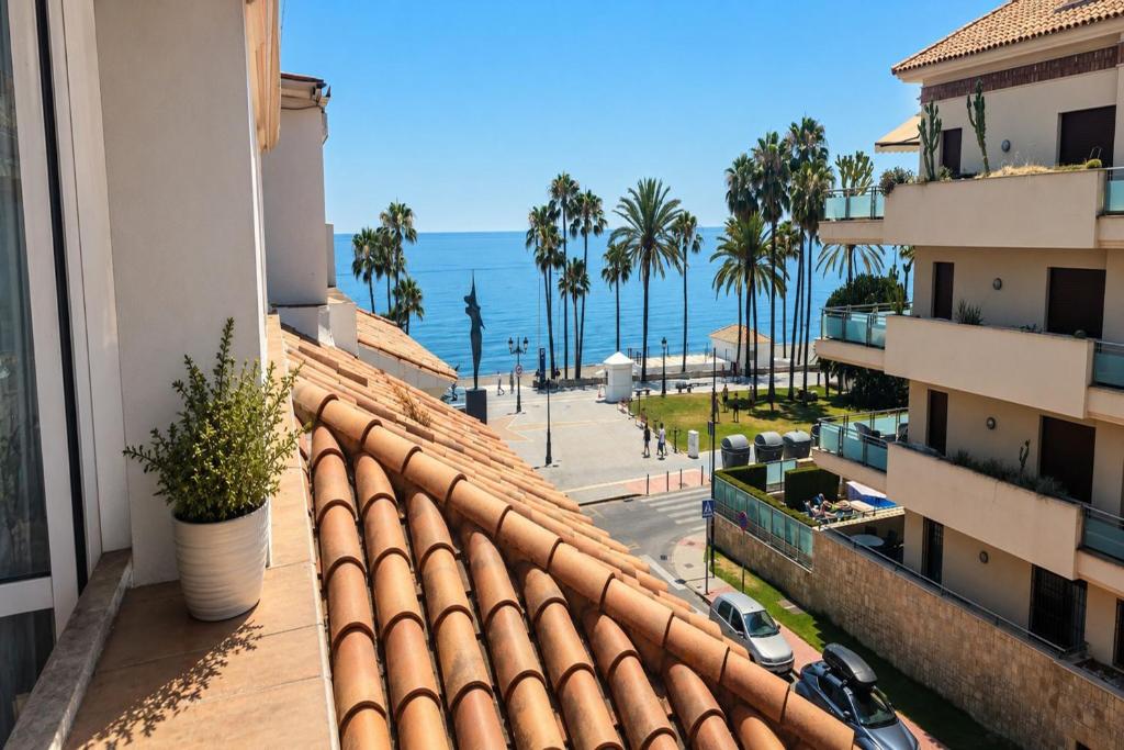 Sea View Flat by the Beach