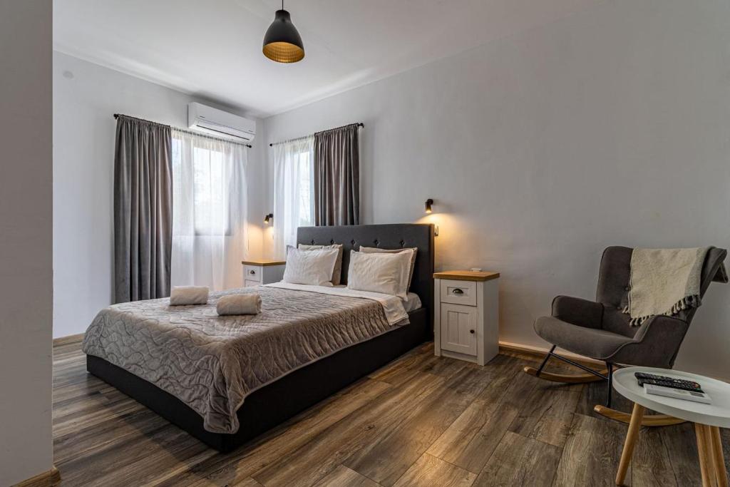 a bedroom with a bed and a desk and a chair at Boutique Hotel Ilitsa in Gavril Genovo
