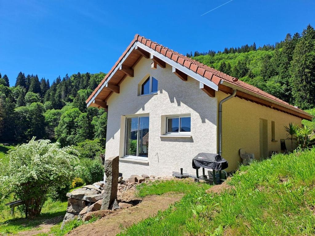 a small house on top of a hill at La remise de Saussenigoutte in Cornimont