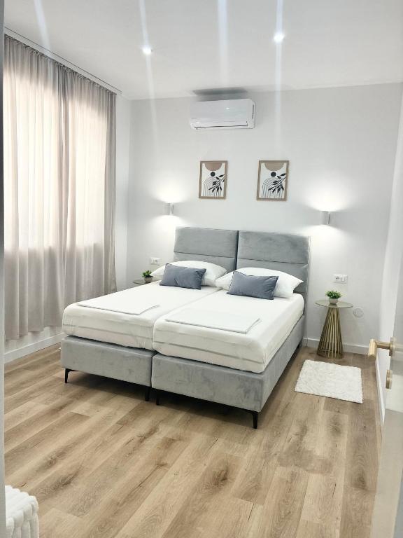 Apartments Golden Beach