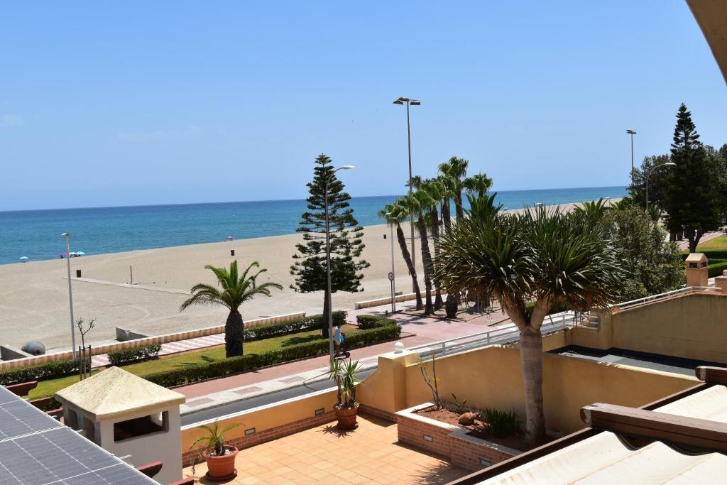 a view of the beach from the balcony of a building at Resort Villa Playa in Roquetas de Mar