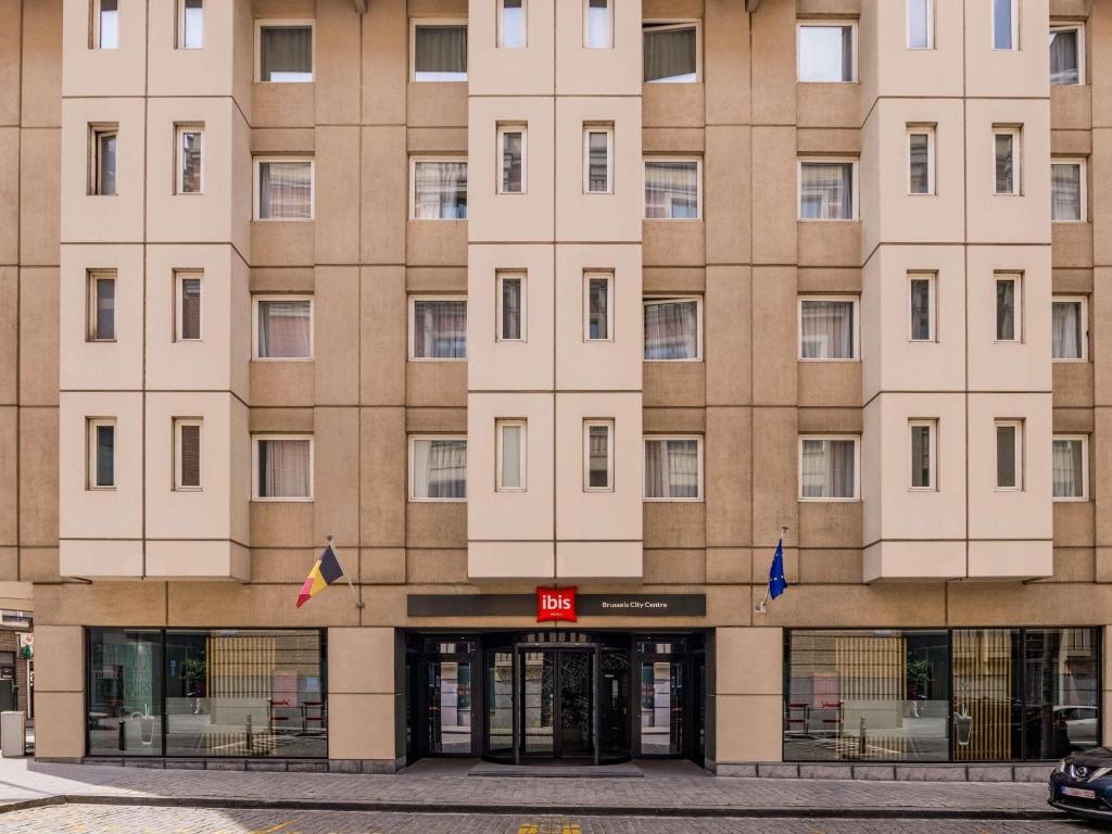 a rendering of the front of the hotel at Ibis Brussels City Centre in Brussels