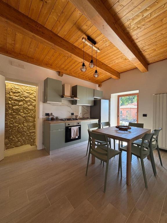 a kitchen and dining room with a table and chairs at Il Nespolo in Celano