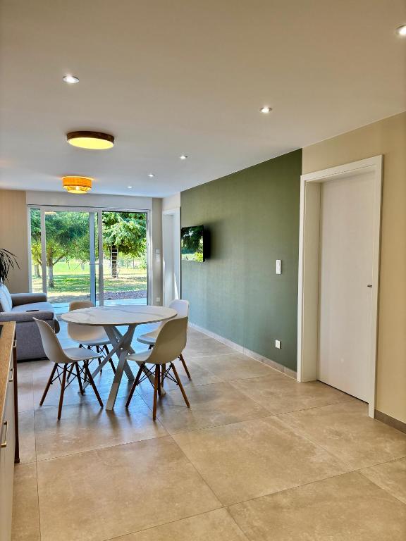 a kitchen and dining room with a table and chairs at La Loge des Deux Sapins in Oberbetschdorf