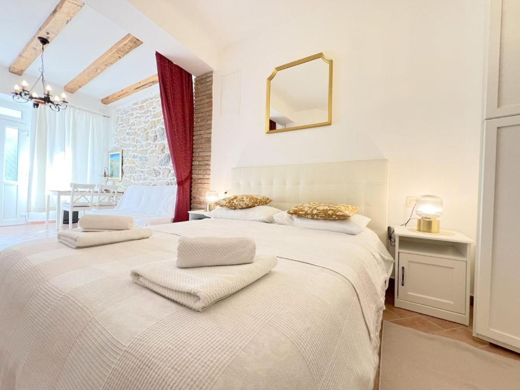 Rab Old Town Heritage Luxury Studio