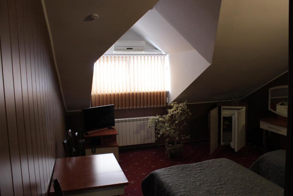 Kaiser Hotel - 