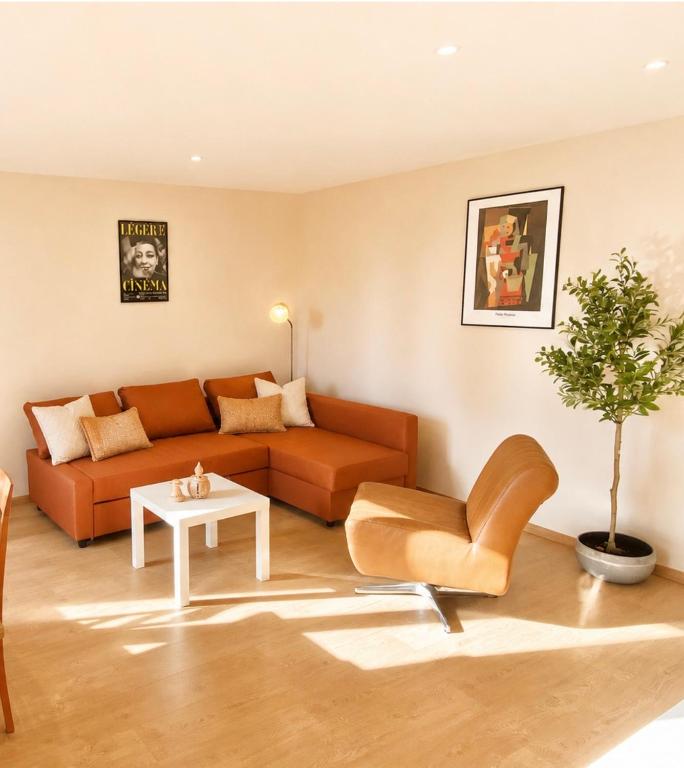 Great flat! 12 minute walk from train station and Palais