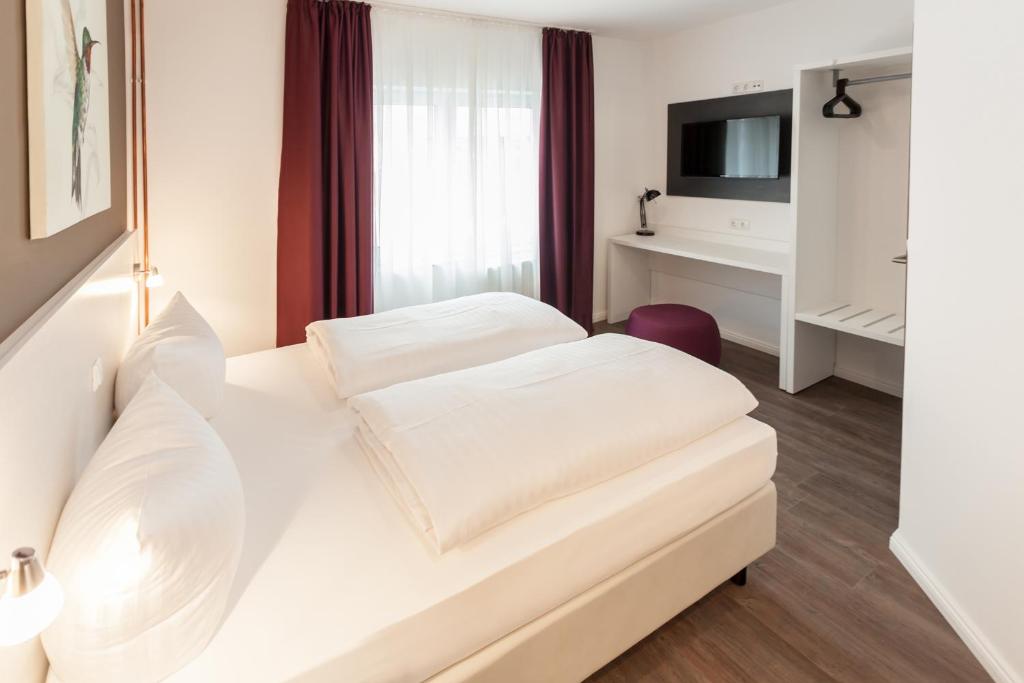 Hotel West - Single Room