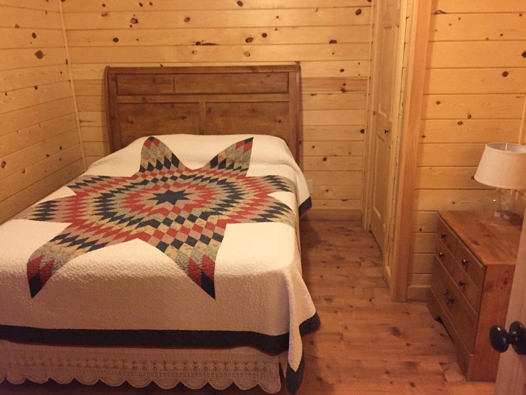 Letto o letti in una camera di Kingman KOA