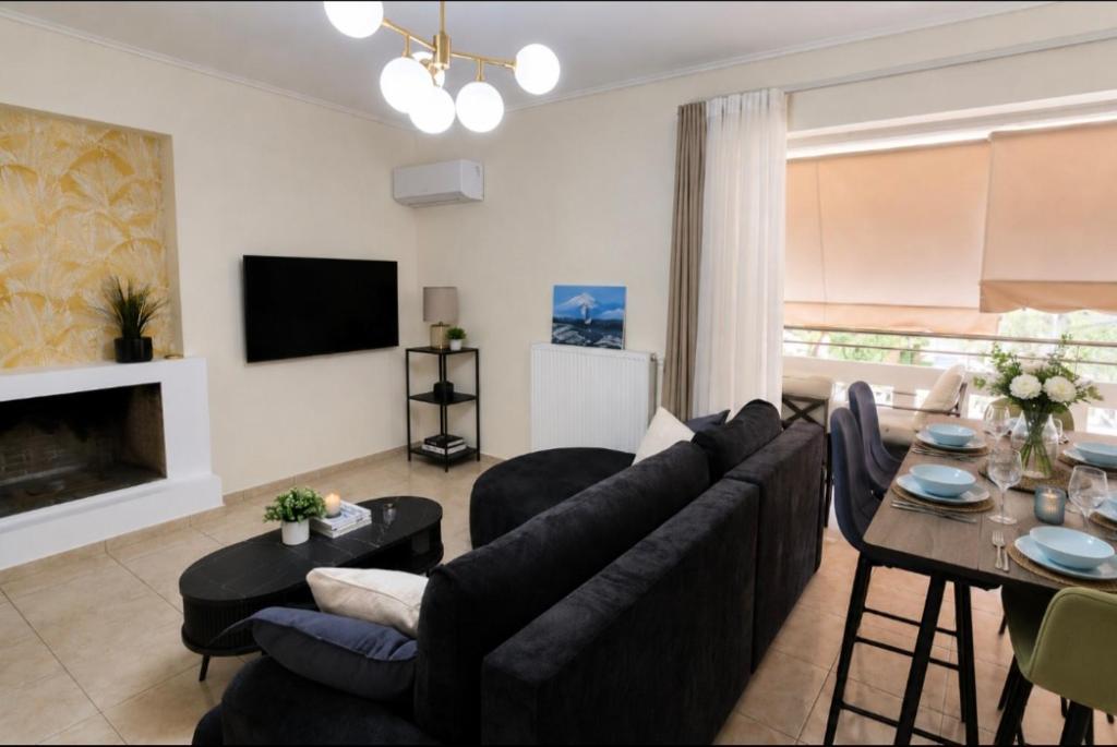 Elegant 2BR Apartment 5 Min Walk to Alimos Beach