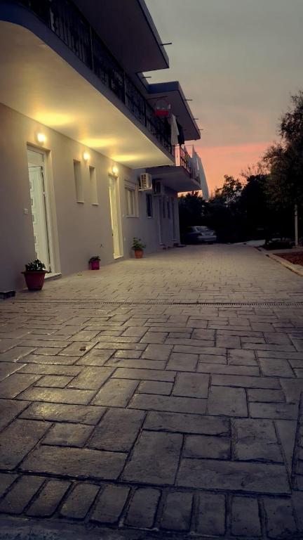 an empty courtyard of a building with a sunset at Sunset Bliss Apartments in Sarandë