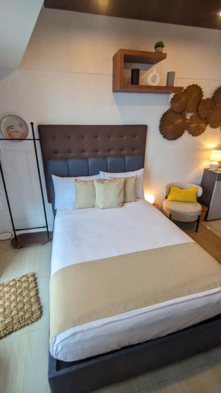 a bedroom with a large white bed with a blue headboard at KL Tower Luxury Boutique Hotel Studio Fast WiFi Resort Swimming Pool Sauna & Gym in Manila