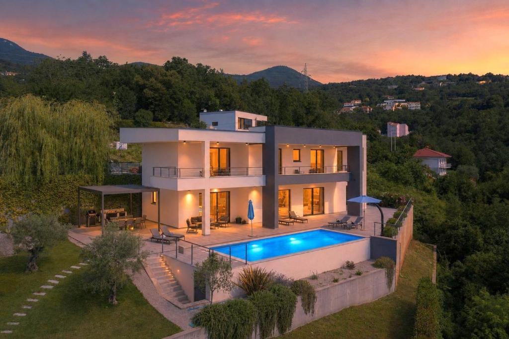 Villa Ziganto with a view of the Kvarner Bay