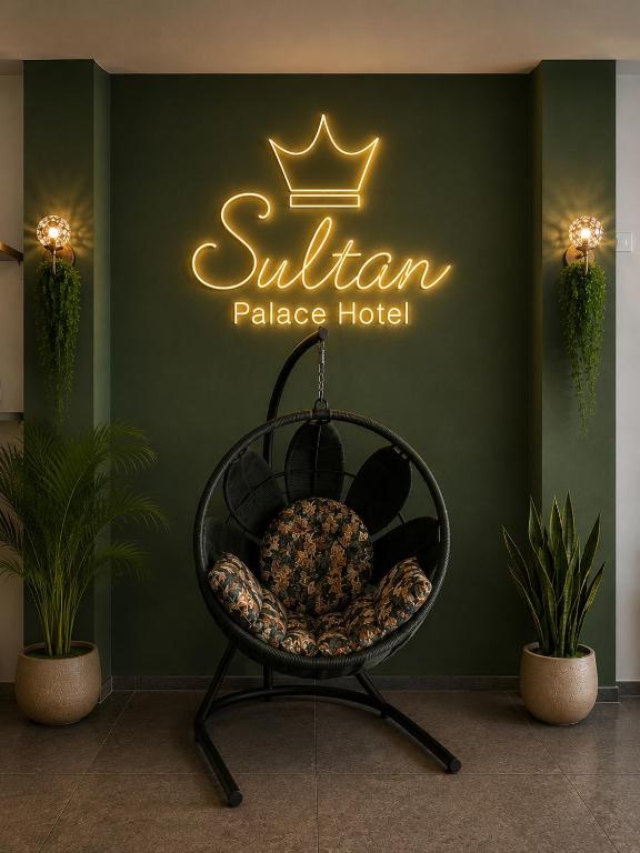 a sign that reads southern palace hotel with a chair at Sultan Palace Paranaguá in Paranaguá