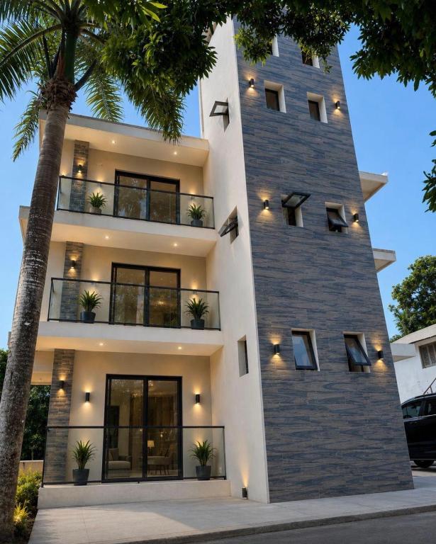 a tall white building with plants on it at Las margaritas in La Pascuala