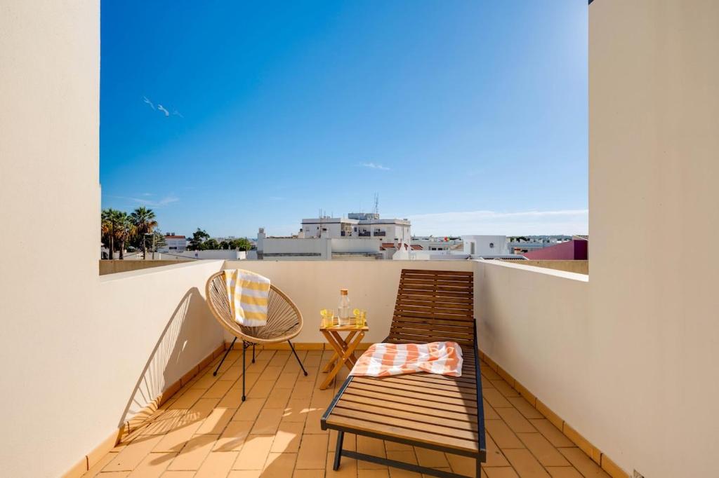 Alvor Oasis with Pool & Balconies Near Town & Beach