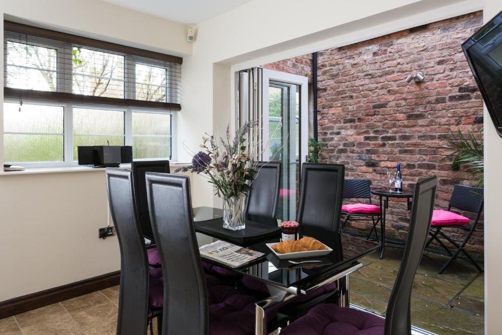 City Apartments - The Light Well - Holiday Home