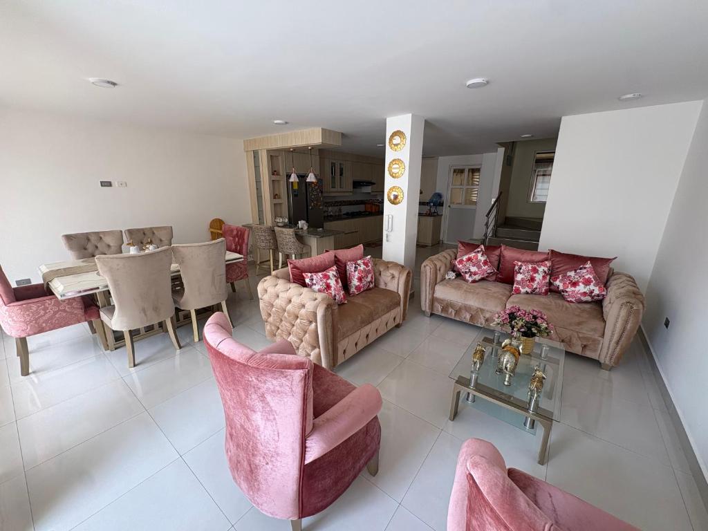a living room with couches and chairs and a table at Alojamiento in Ibarra