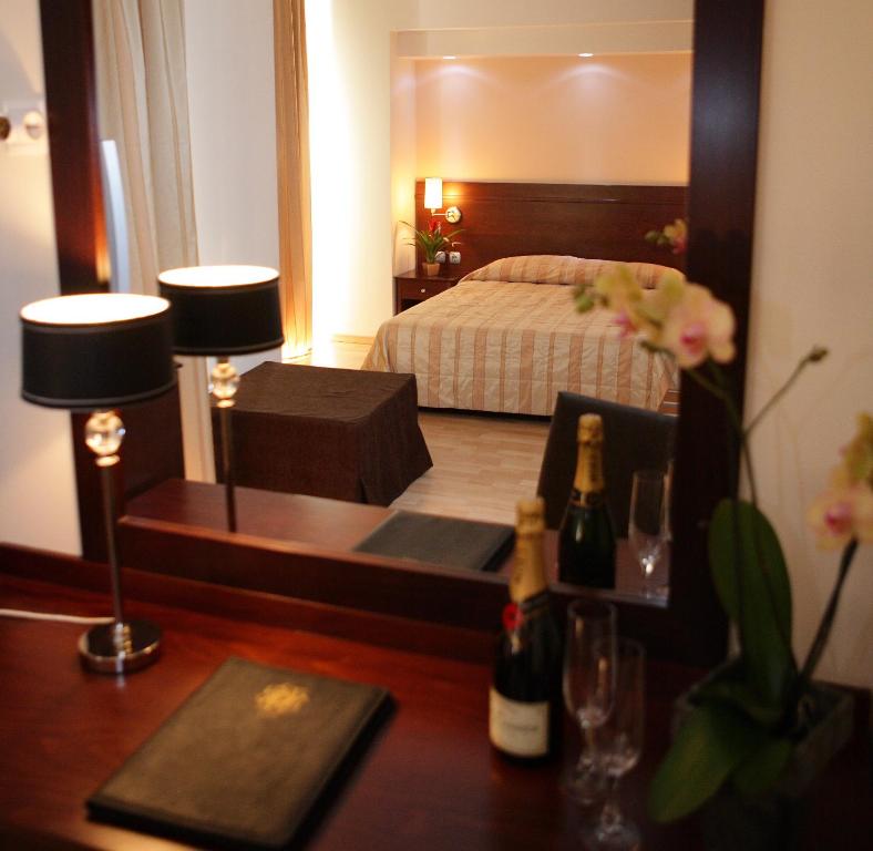 Postel nebo postele na pokoji v ubytování Flisvos Hotel Nafpaktos