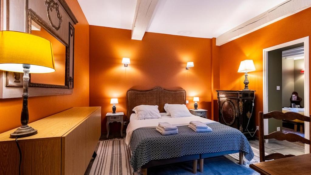 a bedroom with a bed with two towels on it at Maison Wilson - Dijon centre - very quiet in Dijon