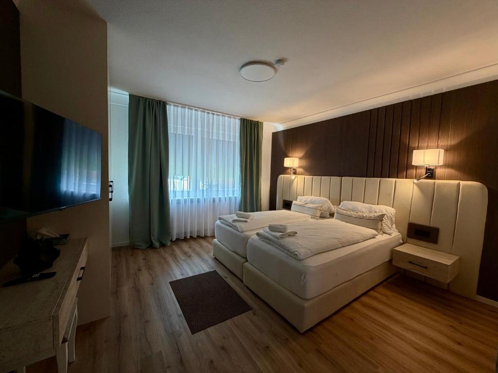 a bedroom with a large white bed in a room at FeWo Bispingen in Bispingen