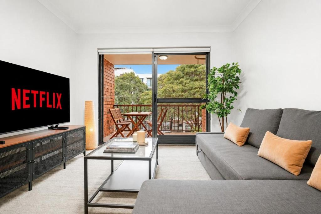 2 Bedroom Apartment Ultimo With Balcony - NetFlix - Housity