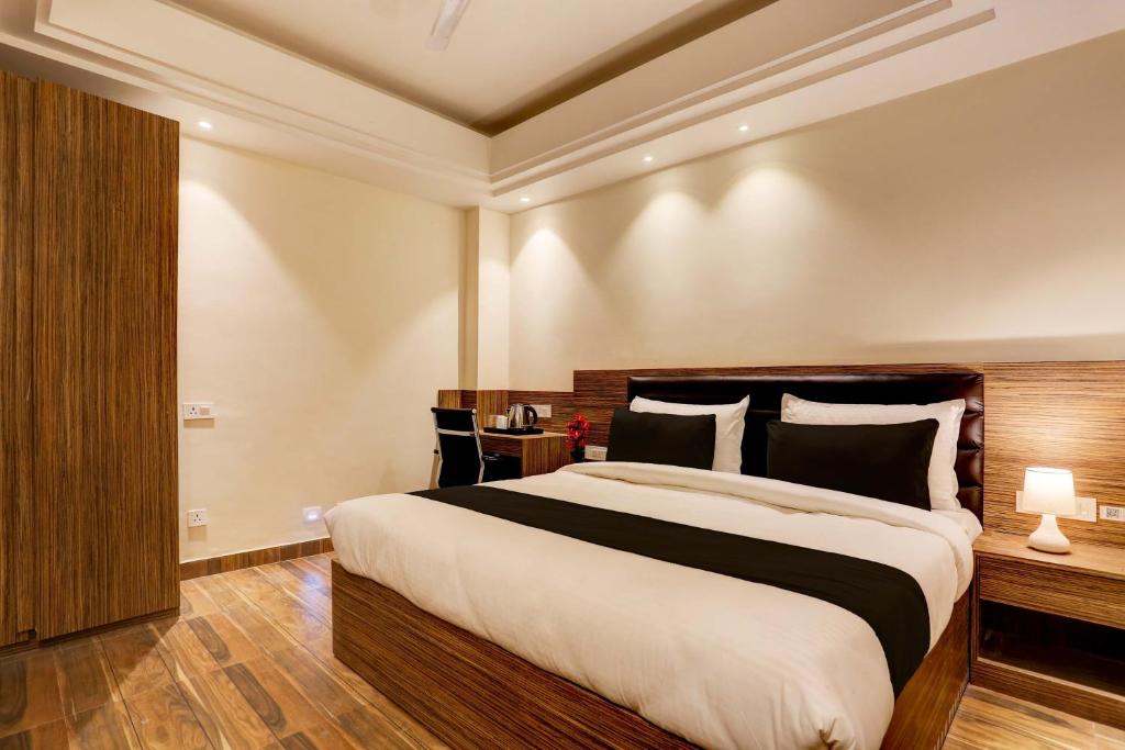 a bedroom with a large bed in a room at Collection O Stargaze in Kānpur